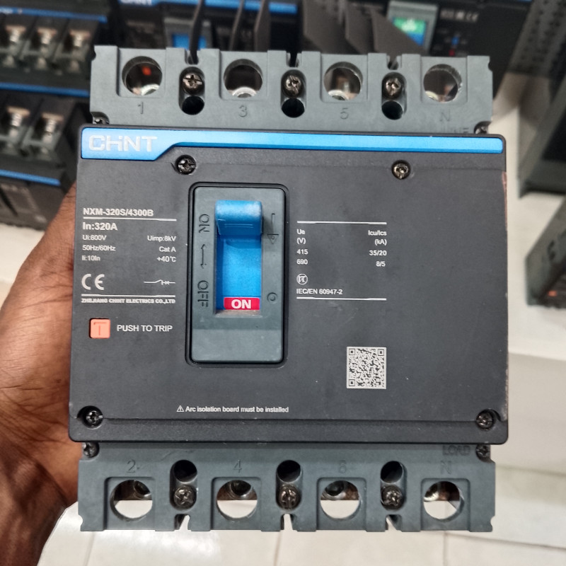 Interruptor automático (disyuntor) compacto NXM-320S/4300B 4P 320A CHINT